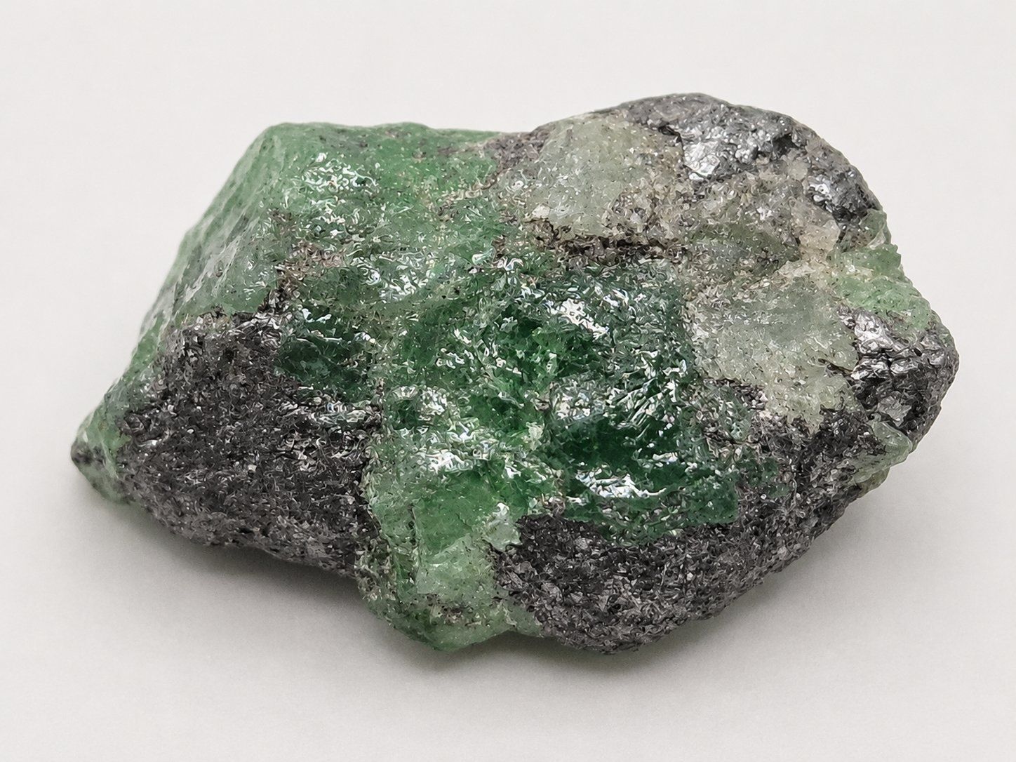Pietre preziose: Tsavorit roh  9.6ct. – Nuovo e nell'imballaggio originale da Winterthur venduto da LukasMineralienOase