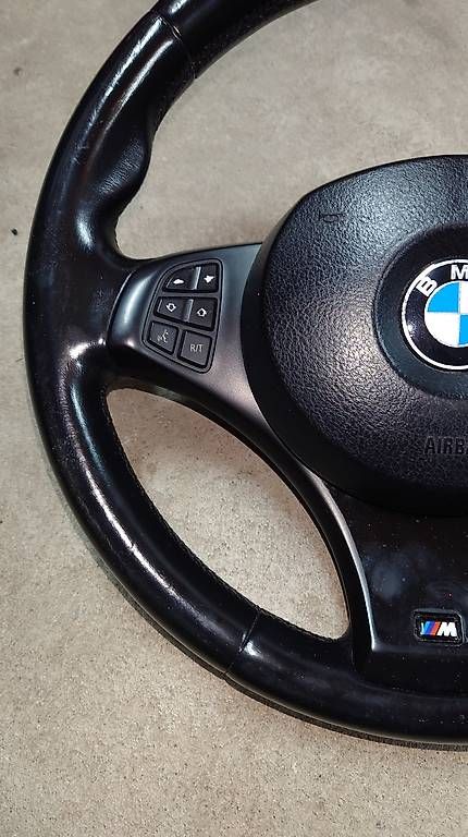 BMW Tutti pezzi di ricambio auto: Vend volant m technic x3 e83 – Usato da Anieres venduto da 88t7 1