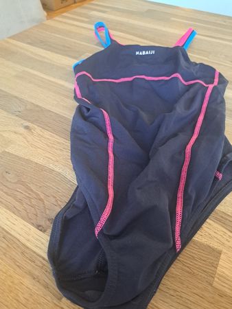 Badekleid ca.164 zu verkaufen.
