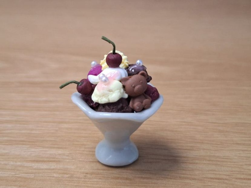 Puppenhäuser & -möbel: Handmade Coupe Eisbecher mit Kirschen, Keramik Eisbecher – Neu (gemäss Beschreibung) aus Zürich von HandmadeTinyFood