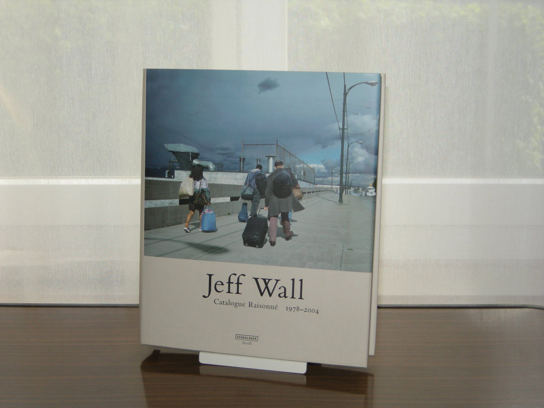 Bücher: Jeff Wall - Catalogue Raisonné 1978 - 2004 / Rares Buch – Gebraucht aus Aarau von Pearlz