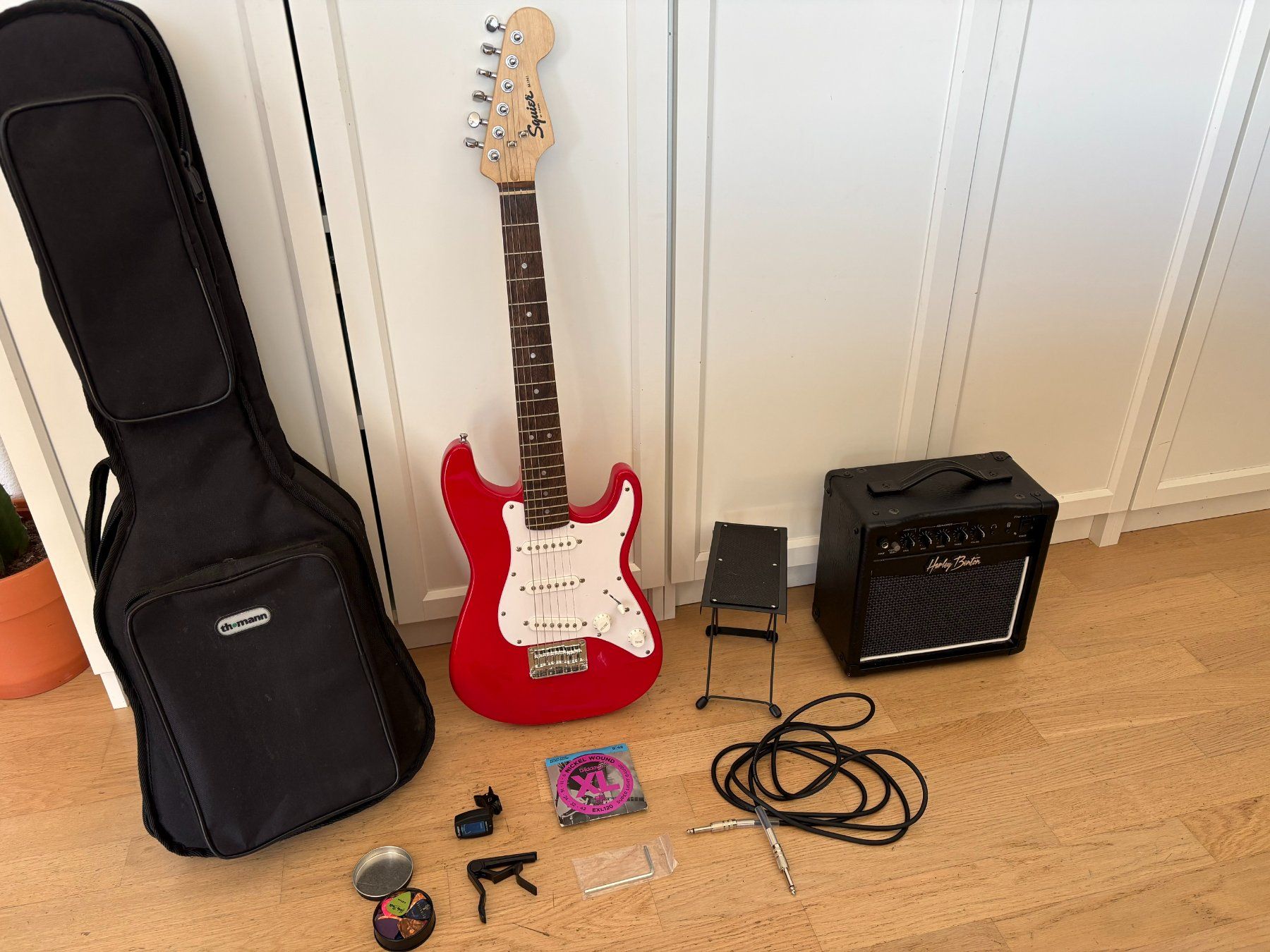 Squier Strumenti musicali: Squier Mini Stratocaster Red Set + Verstärker HB – Usato da Meilen venduto da aneta.giza