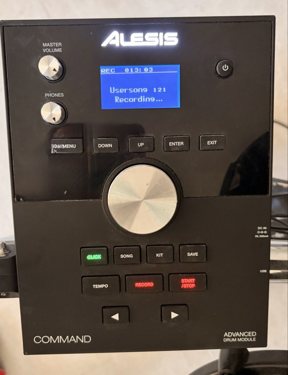 Alesis Instruments de musique: Alesis Command Mesh E-Drum Set + Becken-Erweiterung – D'occasion à Messen par rea-gin 3