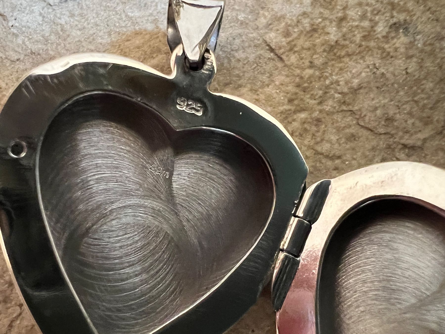 Ciondoli: Medaillon mit Engel Sterling Silver 925 Herz Amulett – Nuovo (secondo la descrizione) da Bern venduto da Jiffy 5