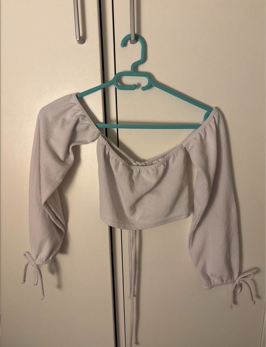 Top: LILAC LONG SLEEVE RUCHED CROP TOP – Nuovo (secondo la descrizione) da Lausanne venduto da hib_y68h 1