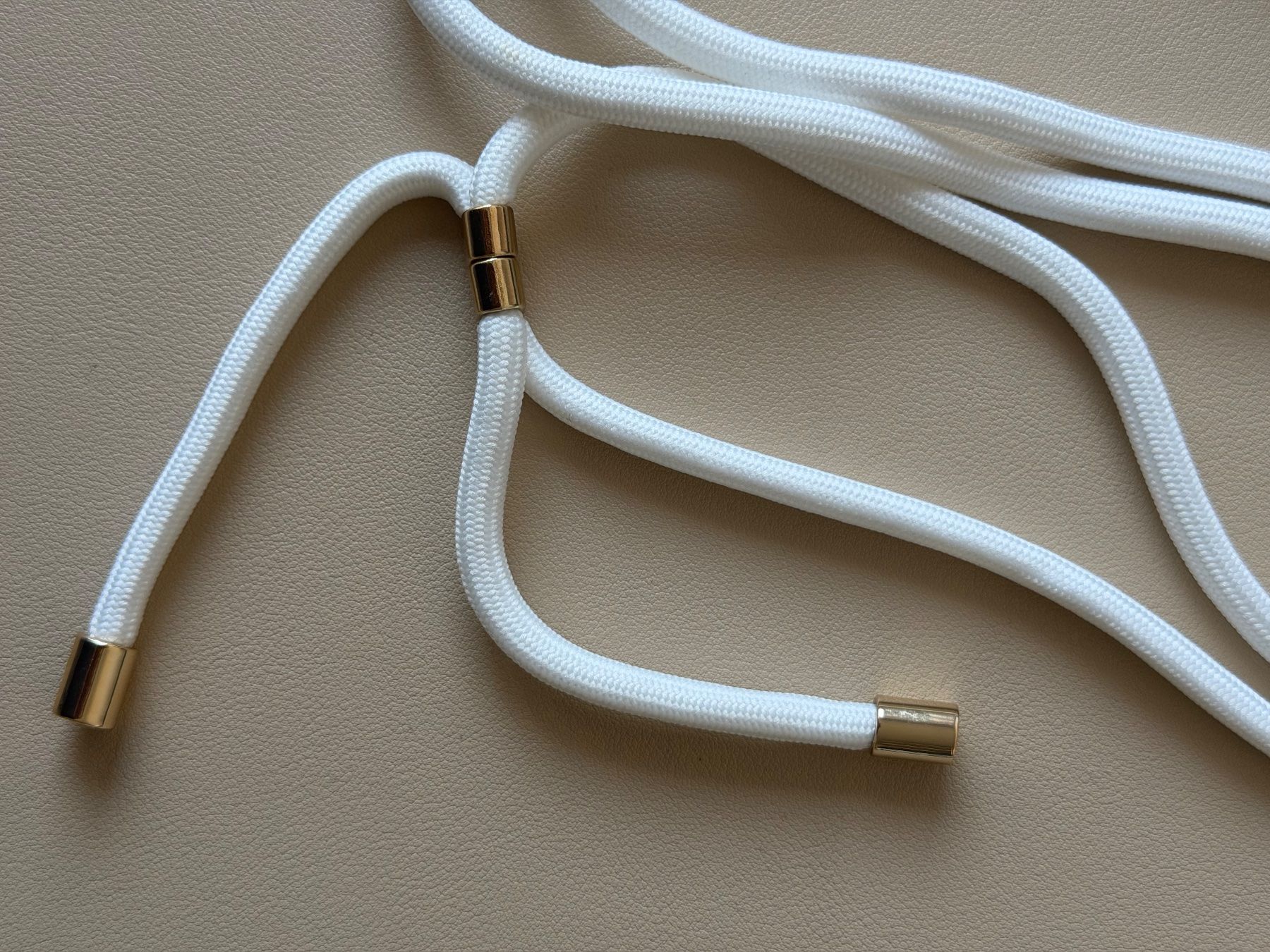 Altro in  Abbigliamento & Accessori: Cordon pour téléphone, blanc neuf – Usato da Genève venduto da BBM 2