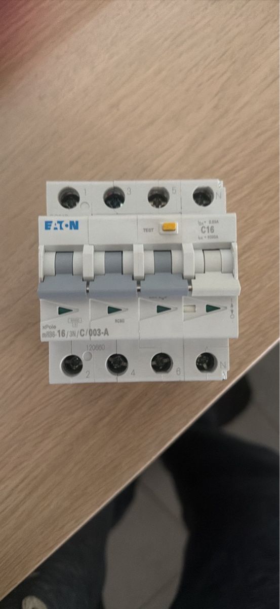 Eaton Alimentazione elettrica: Disjoncteur 16a différentiel  – Nuovo e nell'imballaggio originale da La Chaux-de-Fonds venduto da Torstenfrings