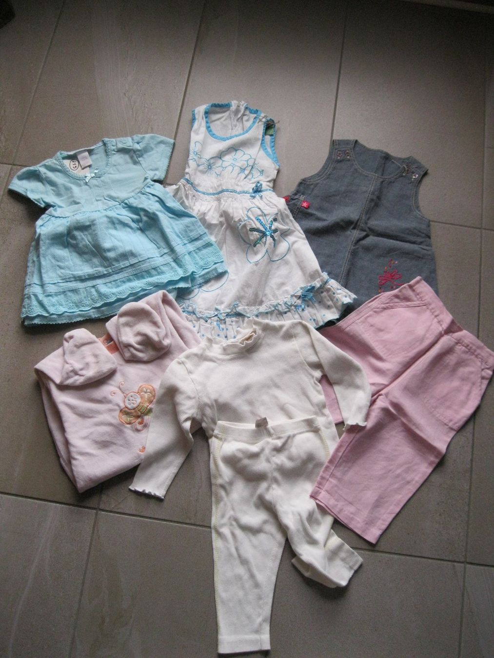 Kleiderpakete & -sets: lot 6 pièces taille 74 – Gebraucht aus vouvry von -tivoli-