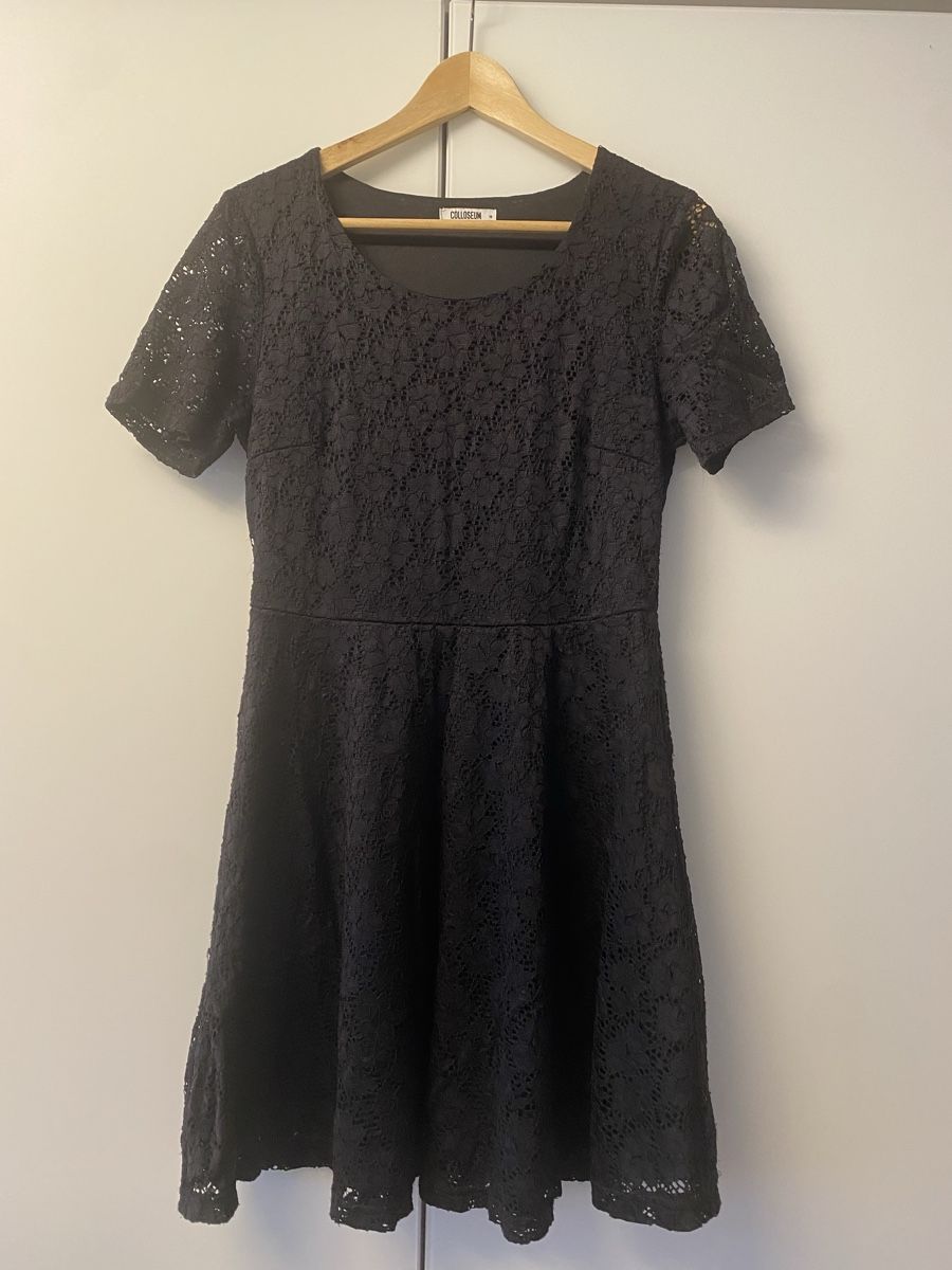 Vestiti: Elegant Lace Dress – Nuovo (secondo la descrizione) da Horgen venduto da Karmena