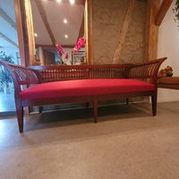 Elegante Sitzbank, Holz, roter Bezug, neu Gepolstert!