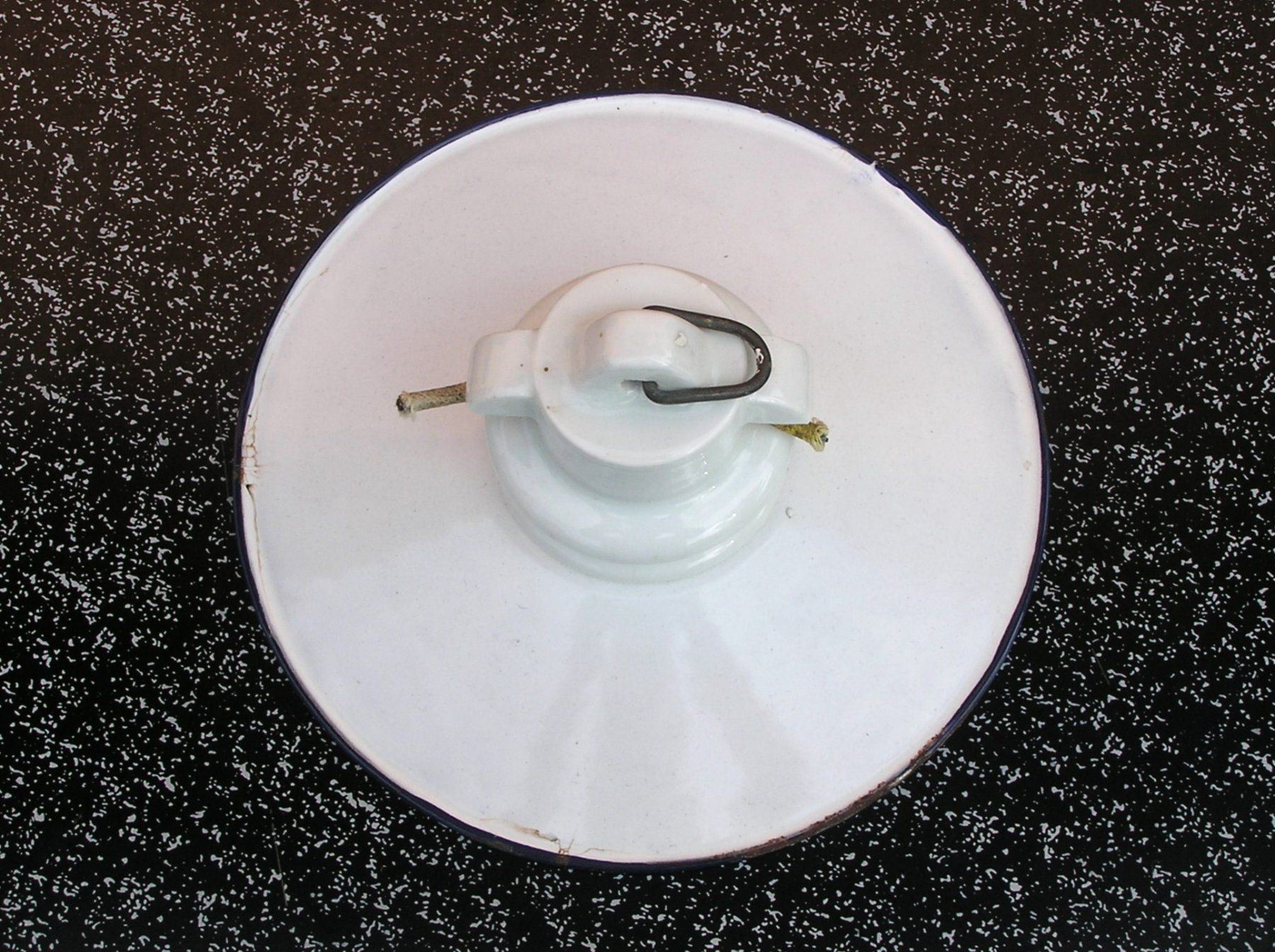 Kronleuchter & Deckenlampen: ALTE EMAIL DECKENLAMPE STALLLAMPE FLURLAMPE – Gebraucht aus Grenchen von Antique-hunter 2