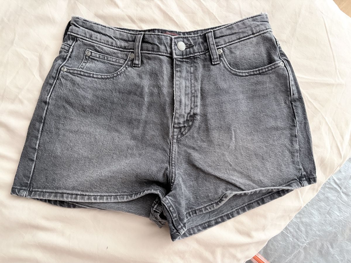 Lee Jeans: Short LEE – Usato da Montpreveyres venduto da hae_zk6g