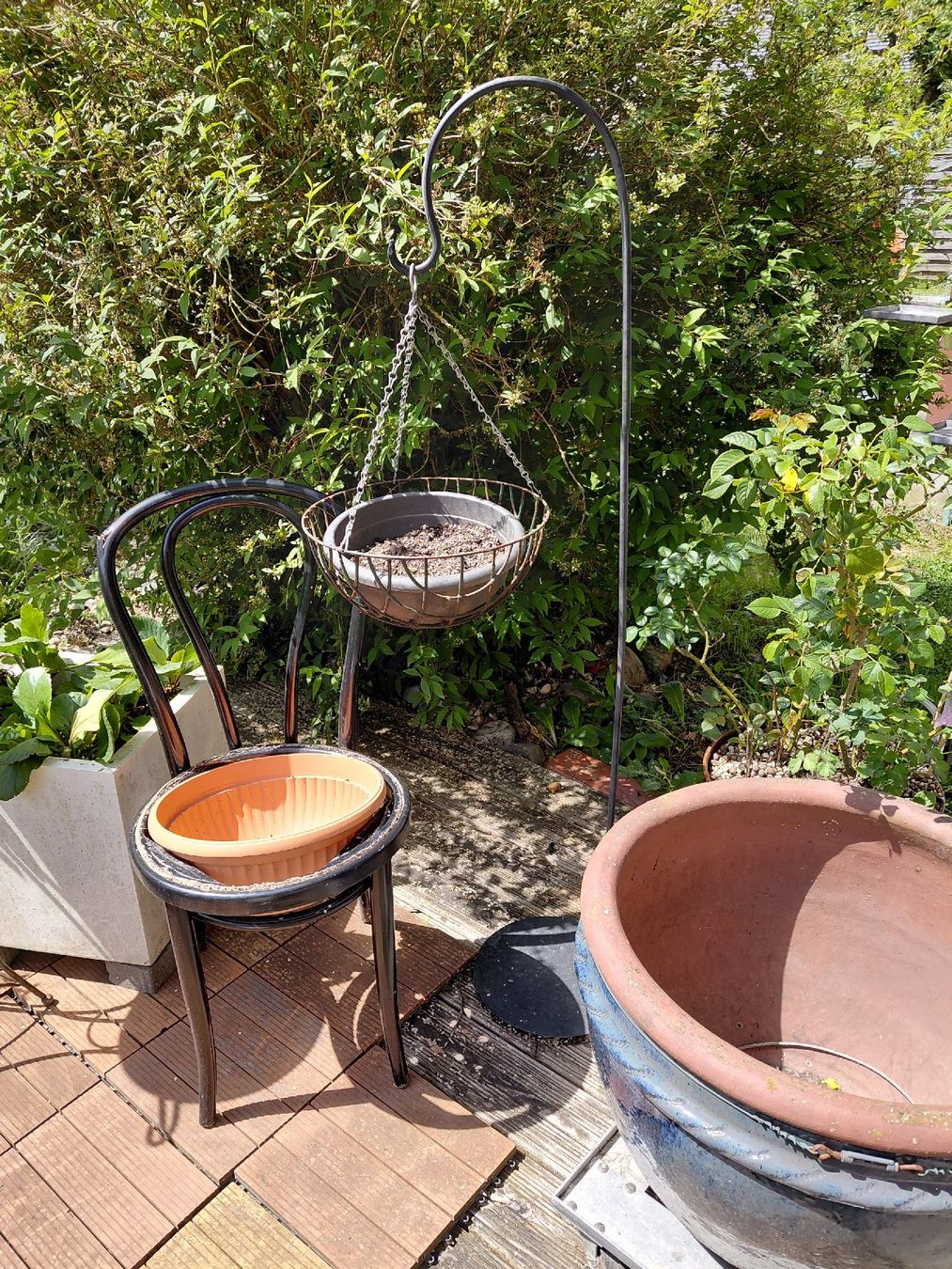 Altro per la casa: Gartenstuhl und Blumenständer – Usato da zuchwil venduto da parson65