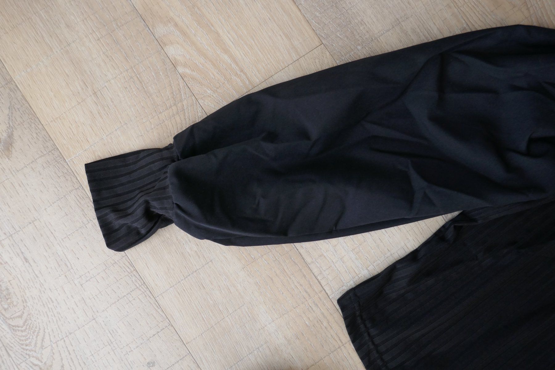 Shein Maglioni & Felpe: Leichter Pullover schwarz mit speziellen Ärmeln, Shein,  M – Nuovo (secondo la descrizione) da Port venduto da uzuku 4