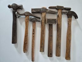 Sammlung von 7 alten Hämmern