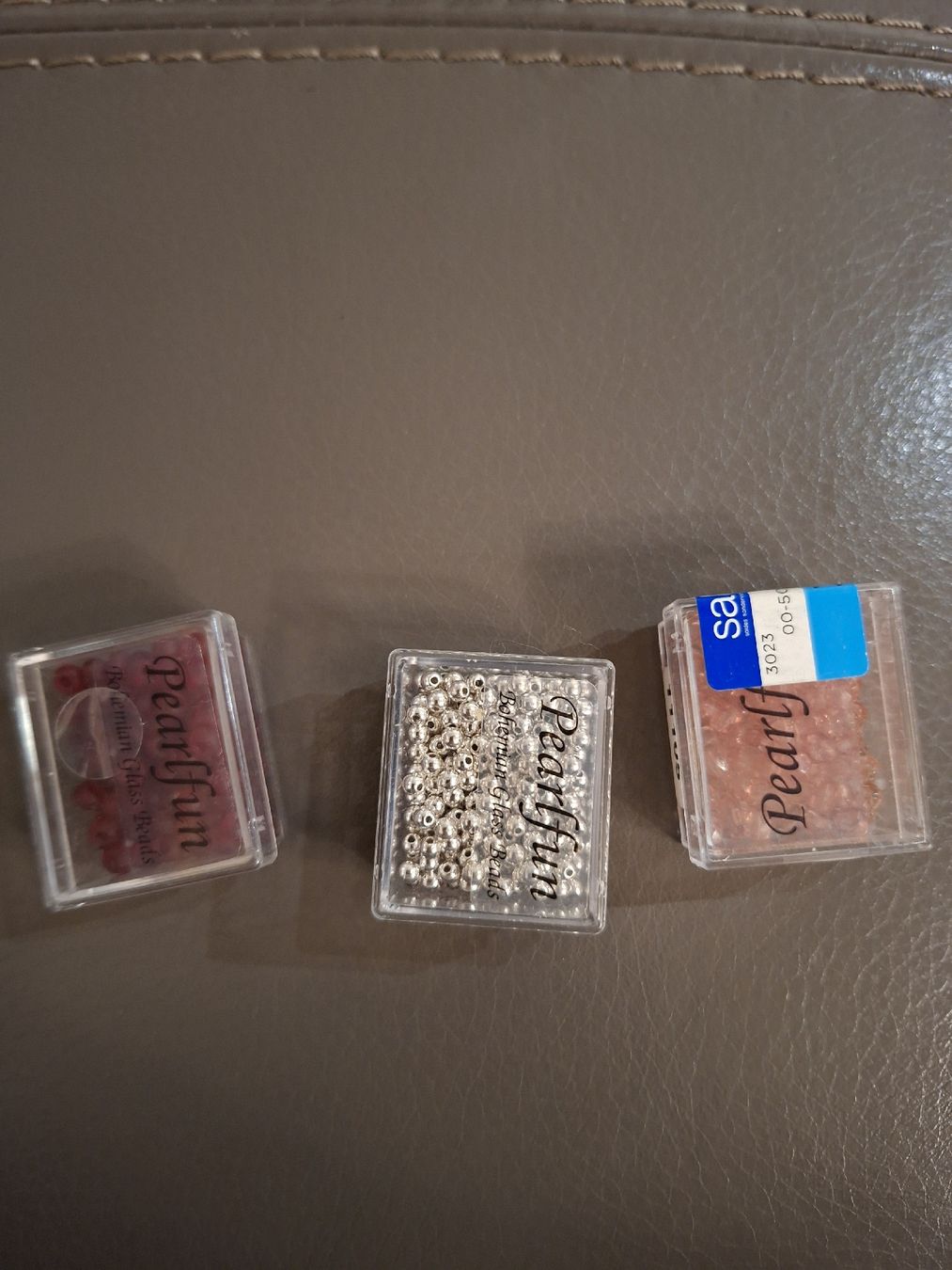 Perle (finte): Lot de perles de rocaille – Nuovo e nell'imballaggio originale da Vevey venduto da Manatee29