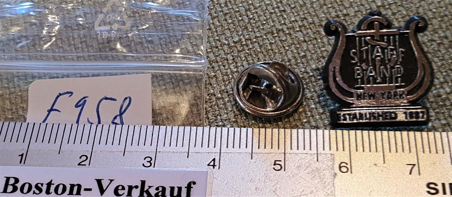 Placchette & Badge: F958 Pin Staff Band New York Established – Usato da Reinach BL venduto da Boston-Verkauf 1