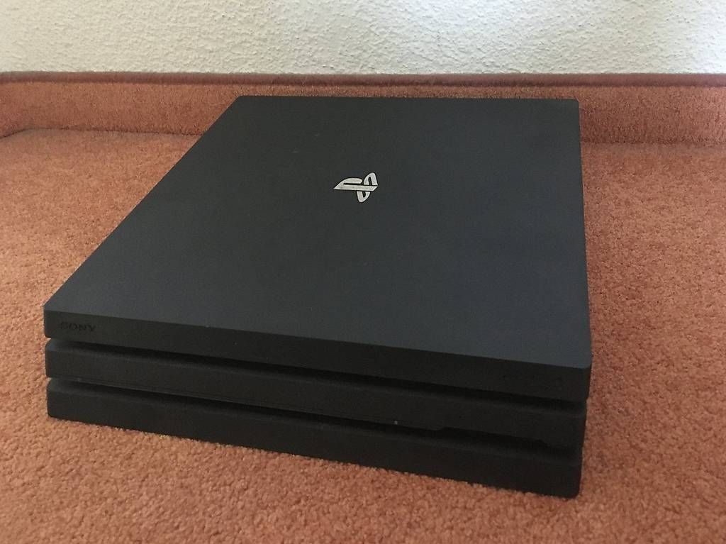 Sony Console: Ps4 Pro 1 Tb ink. Ladekabel Neuwertig – Usato da Zürich venduto da A.R.A 2