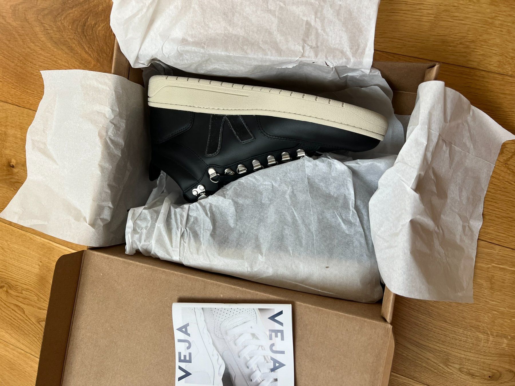 Veja Herrenschuhe: NEUE Original VEJA Sneakers, Grösse 42 – Neu und originalverpackt aus Biel-Benken BL von Aplus0 1