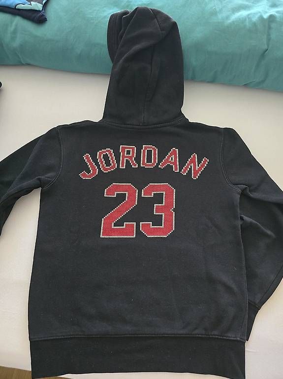Maglioni & Felpe: Jordan Hoddie gr. 132-147cm – Usato da Allschwil venduto da tiz_tf58