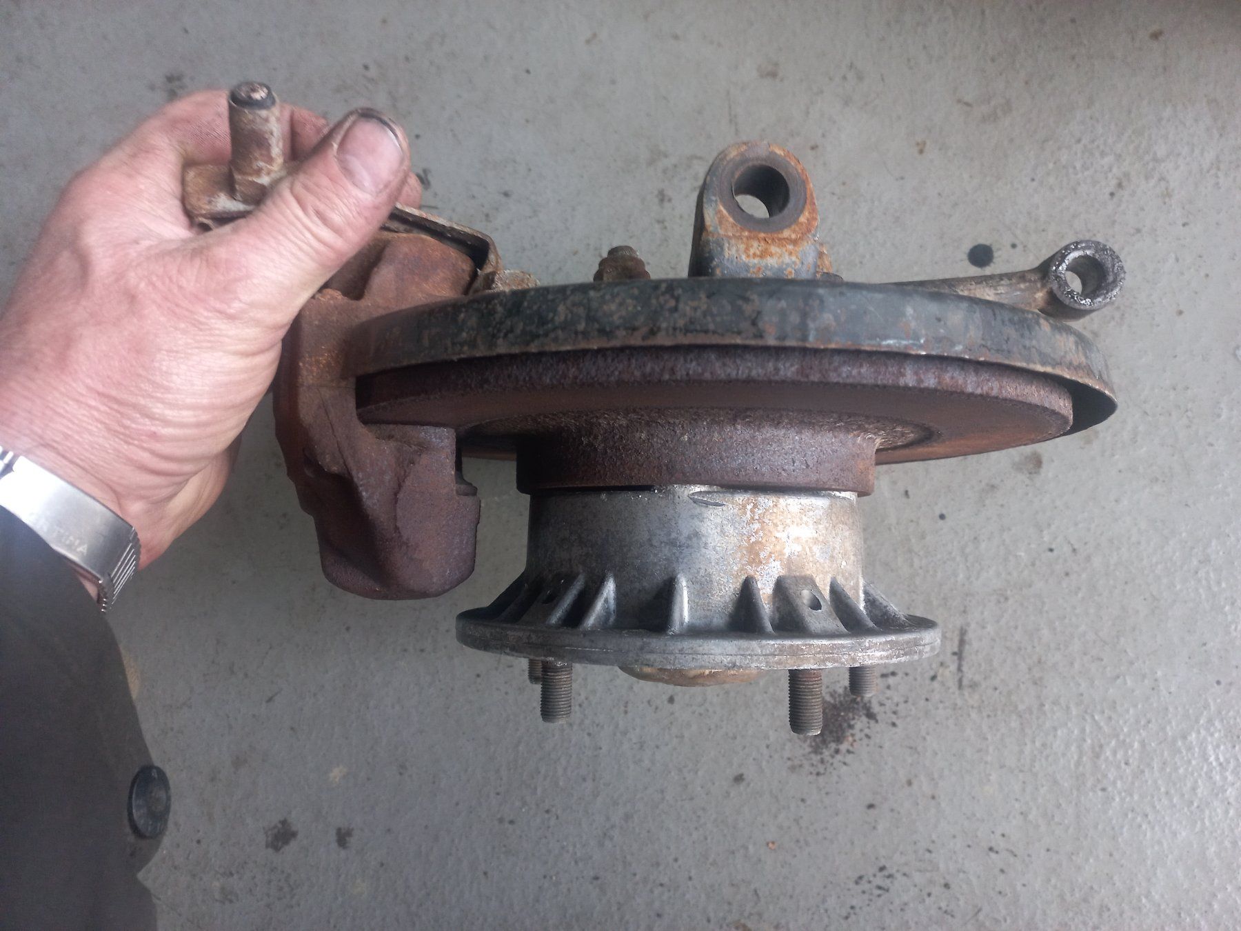Volkswagen Tutti pezzi di ricambio auto: Oldtimer Achsschenkel Radnaben Bremszangen L+R VW  Käfer ?? – Usato da Dulliken venduto da mopar030 1