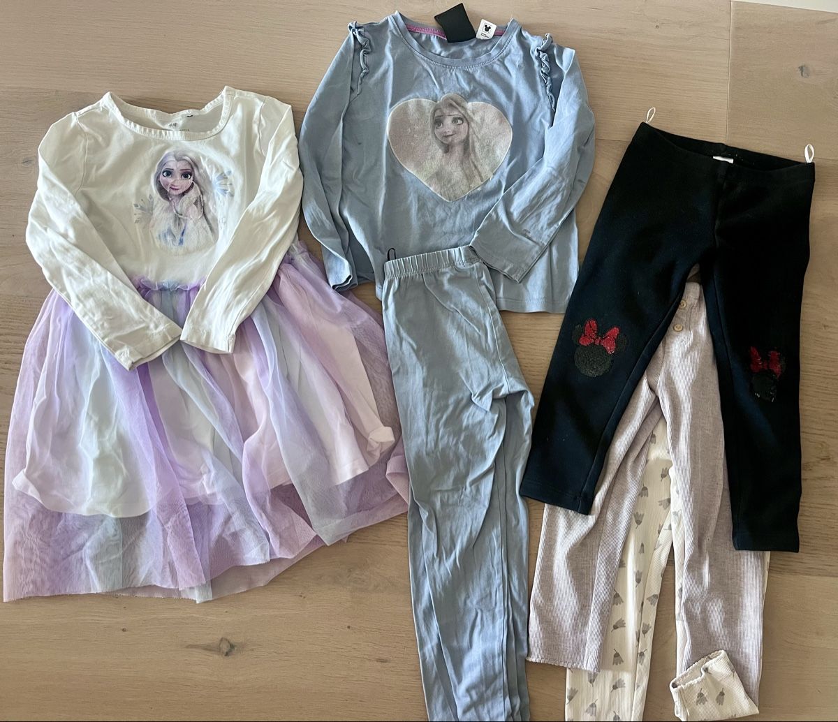 Lotti & Set di vestiti: Mädchen Kleiderpaket >60 Teile c. 3-4 Jahre – Usato da Pfäffikon SZ venduto da humming-bird 8