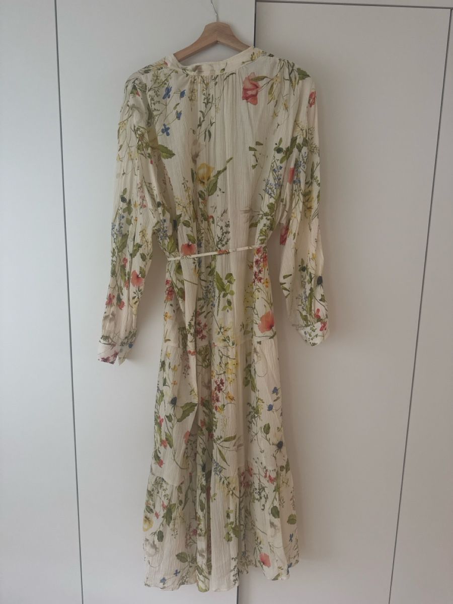 H&M Kleider: Kleid geblümt von H&M – Gebraucht aus Arni AG von goforluxery 2