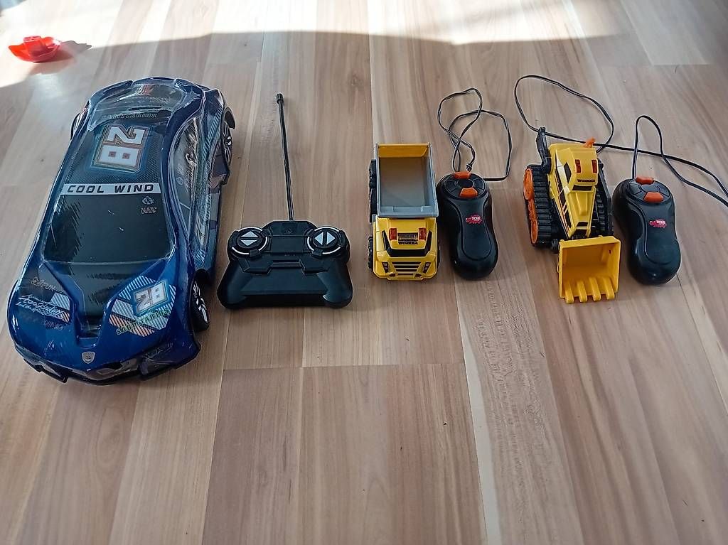 Modellismo RC: Ferngesteuerte Fahrzeug  – Usato da Leuzigen venduto da Loop_t