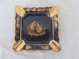 Limoges Aschenbecher  mit Goldrand und Figurenmotiv, TOP