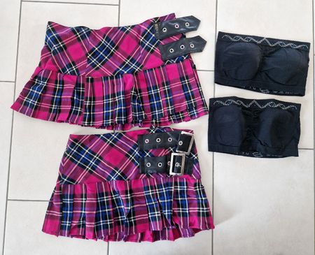 2 Schulmädchen- / Gogo-Outfits