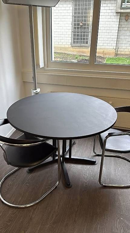 Tavoli: Schwarzer, runder Tisch – Usato da Niederuzwil venduto da jessykr24 1