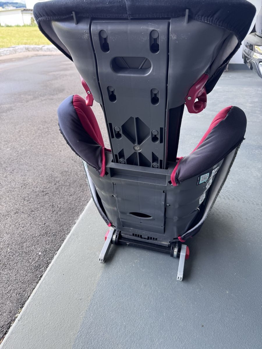 Seggiolini per auto: Römer Autositz Kindersitz Isofix rot/schwarz – Usato da Wolfhausen venduto da Christina07 2
