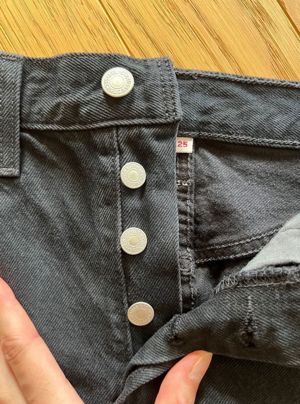 Levi's Gonne: Schwarzer Levi's Jeansrock Gr. 25 Damen – Usato da Gondiswil venduto da shaenu 3
