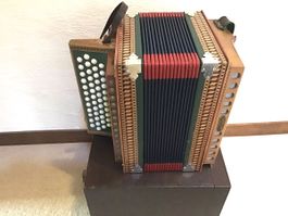 EICHHORN- SCHWYZERÖRGELI IN HOLZKÖFFERLI