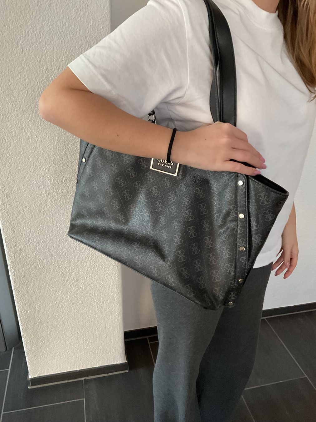 Guess Sacs femmes: GUESS Handtasch – D'occasion à Wolfhausen par alfi3 2