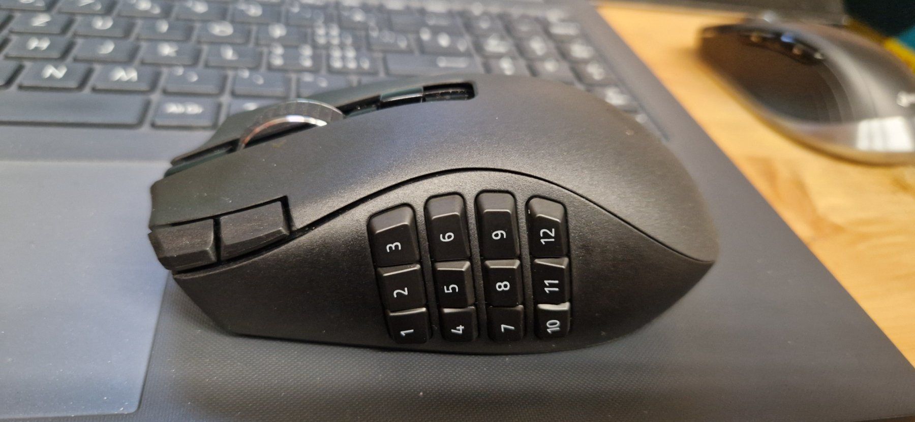 Razer Mouse: Razer Naga V2 HyperSpeed Maus ab 1.- – Nuovo e nell'imballaggio originale da Widen venduto da Haus_Morgenstern