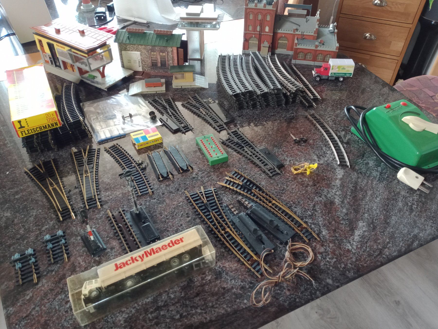 Modelleisenbahnen: Modelleisenbahn Lot H0 Gleichstrom – Gebraucht aus Bätterkinden von hobbycha 9