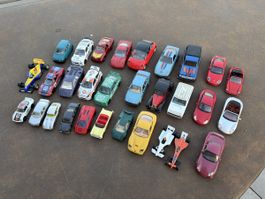 Lot mit 30 Modellautos / Spielzeugautos / Porsche / Ferrari 