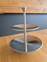Zweistöckige Etagere aus Edelstahl