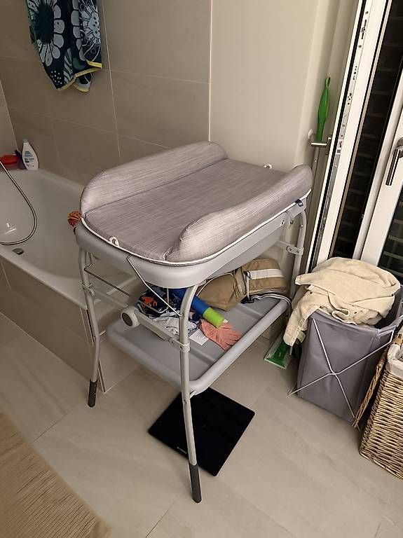 Tables à langer & accessoires: Chicco Wickeltisch mit Badewanne  – D'occasion à Kloten par ale_29vf