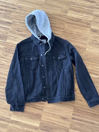 Jeansjacke mit Kapuze