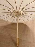 Chinesische Sonnenschirme und Fächer