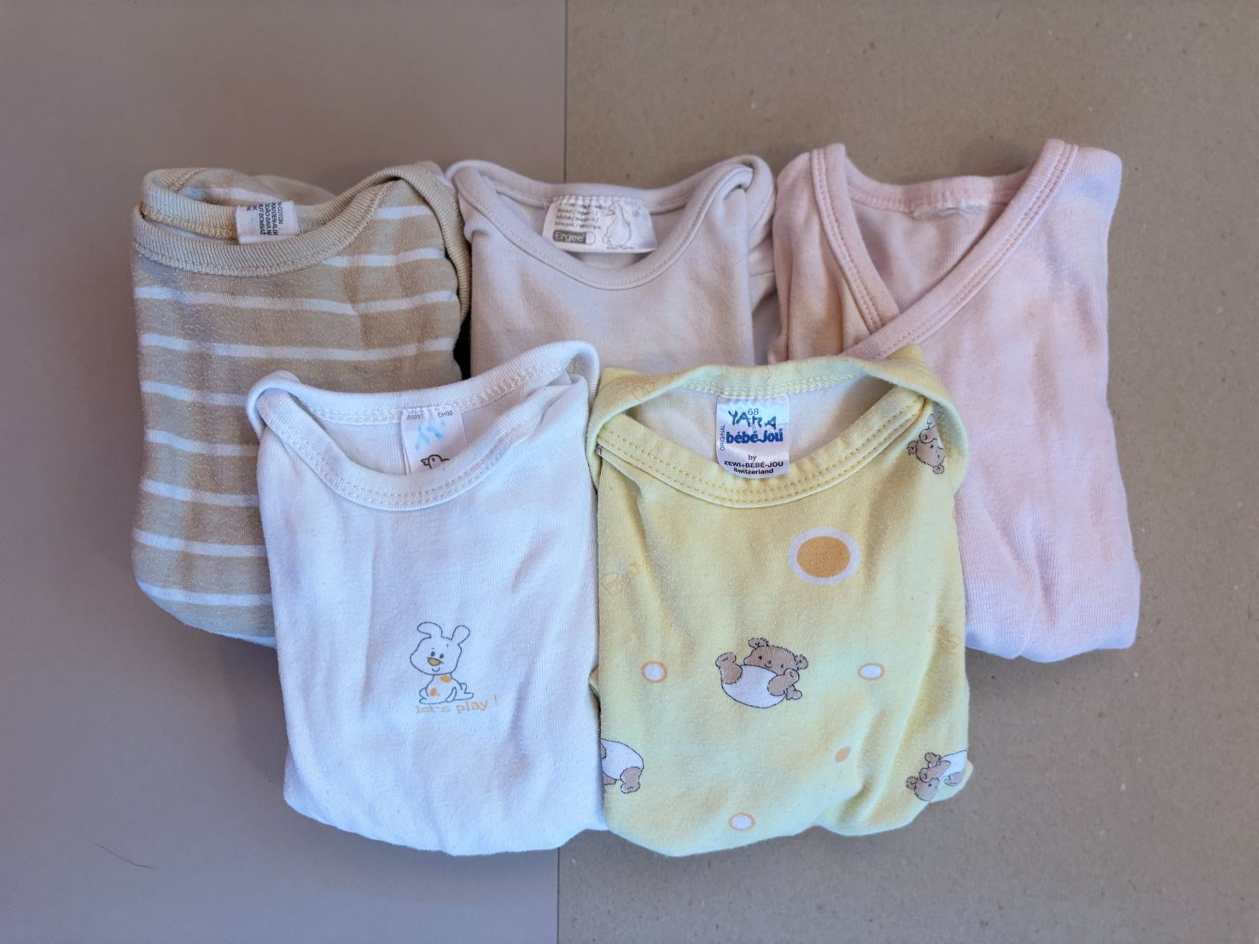 Lotti & Set di vestiti: 5er-Set Bodys Gr. 68 (#40) – Usato da Englisberg venduto da Apfelsine