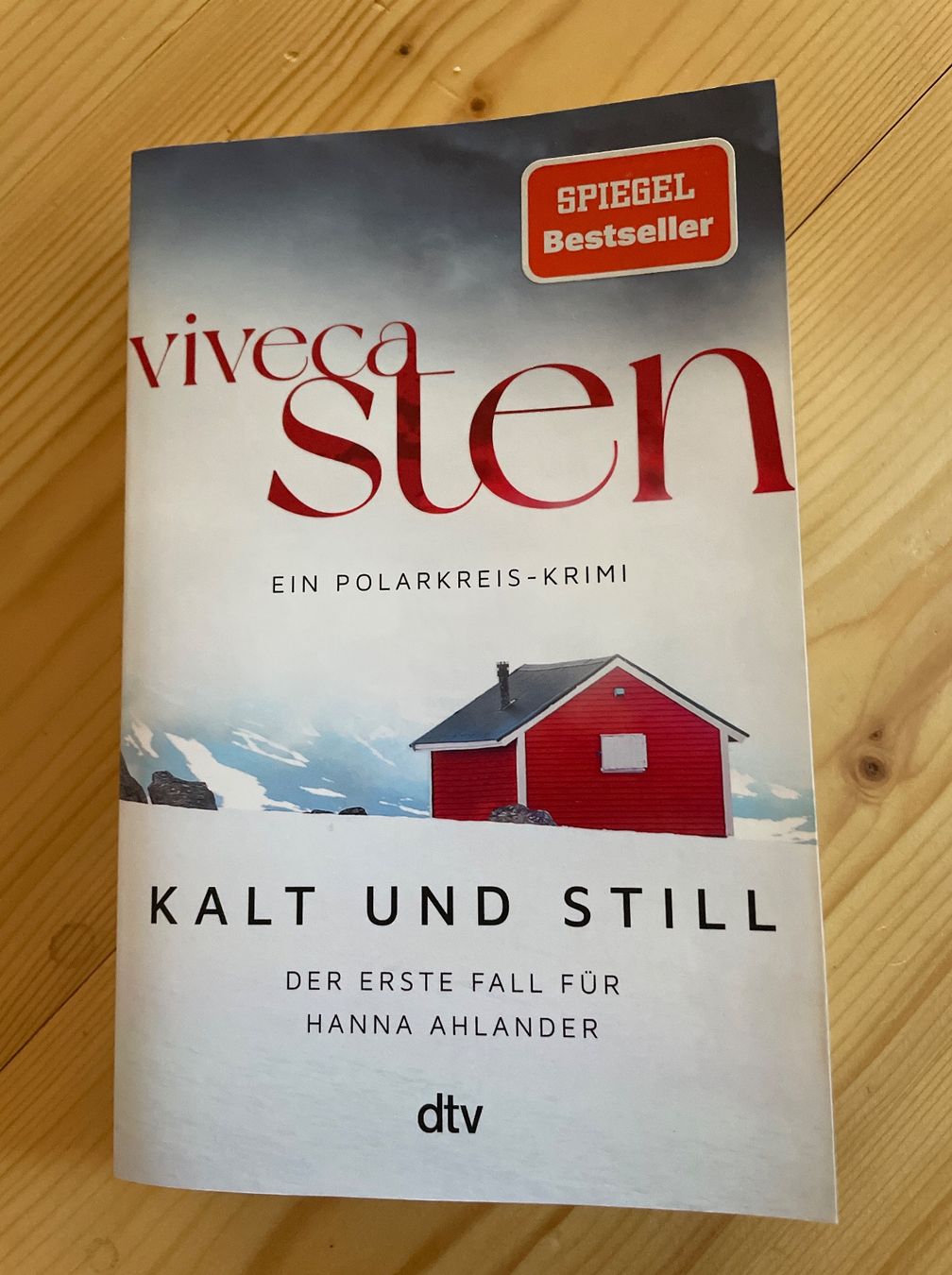 Libri: Viveca Sten - Kalt und still – Nuovo (secondo la descrizione) da Buch am Irchel venduto da CaNoW