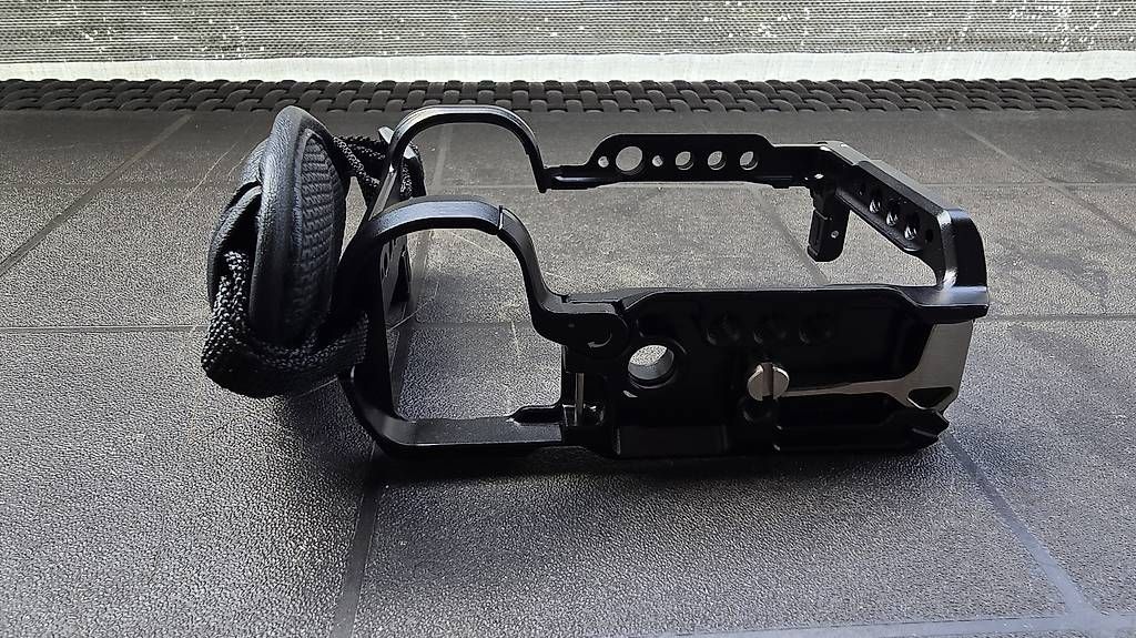 Smallrig Supporti a parete: Cage SmallRig pour Sony ZV-E10 II – Usato da Le Locle venduto da jen_zyx7 4