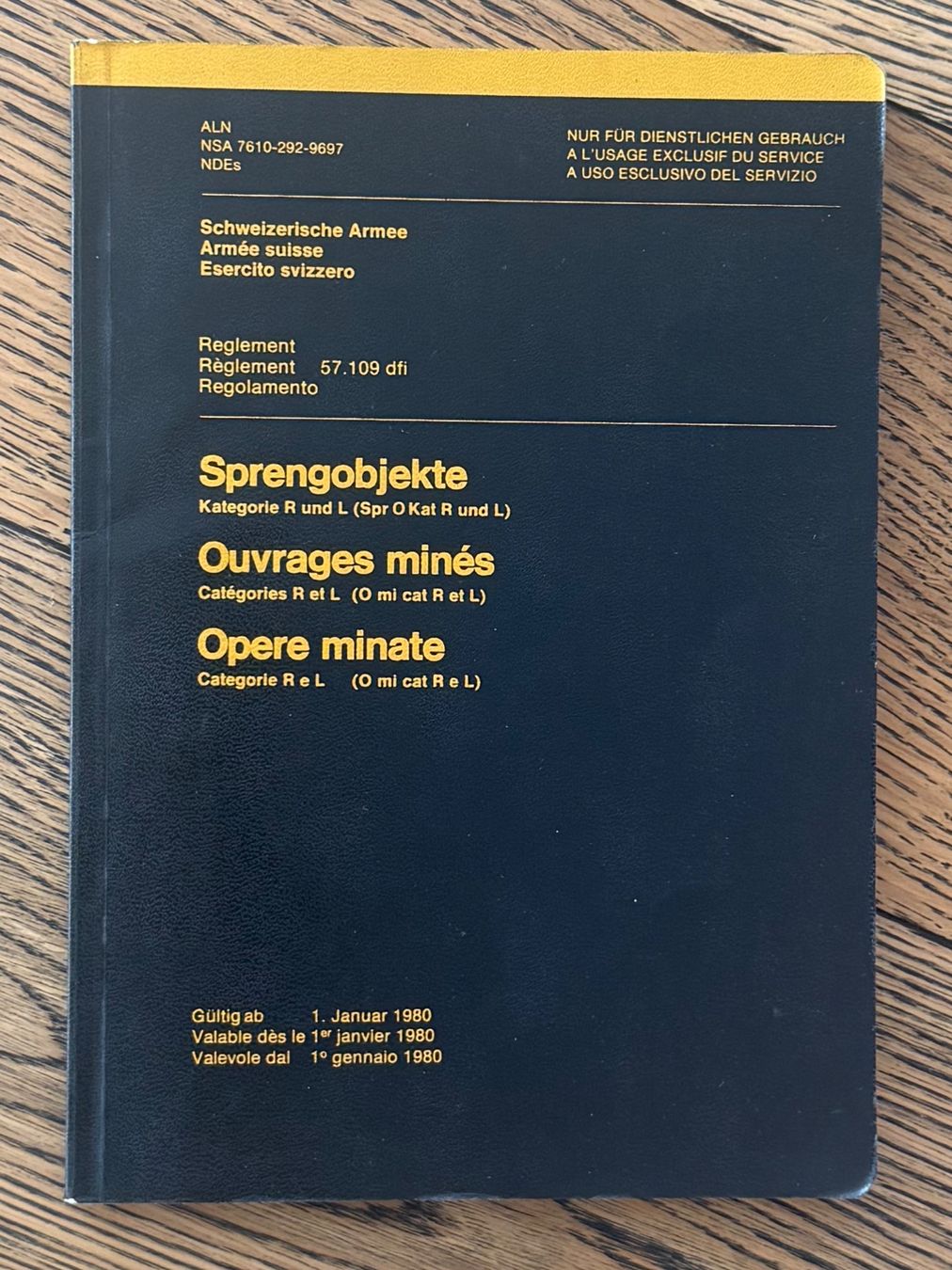 Livres: Reglement: Sprengobjekte - Schweizer Armee – D'occasion à Brütten par Hst1