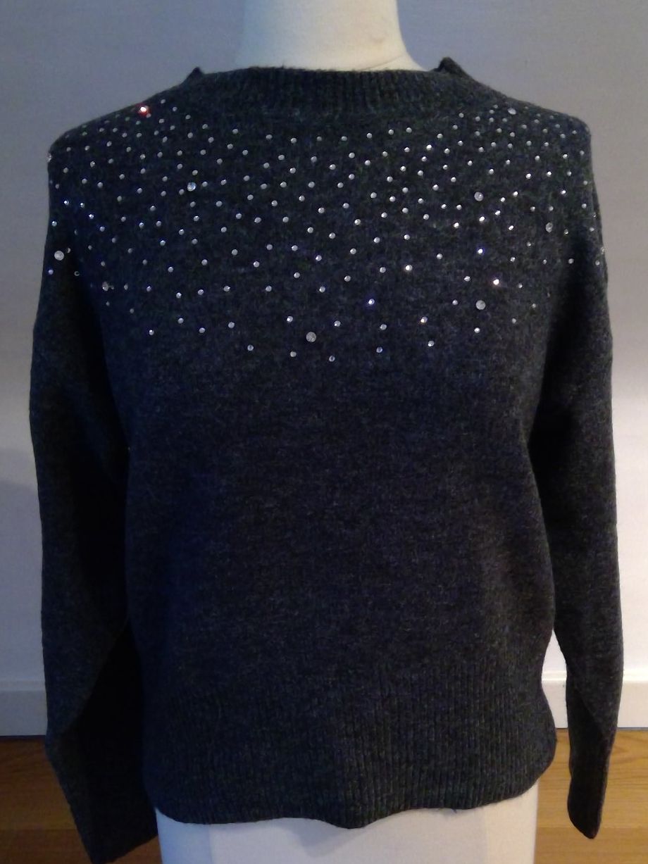 C&A Pullover & Sweatshirts: Damen Pullover mit Strasssteinen – Gebraucht aus Basel von Merlin97
