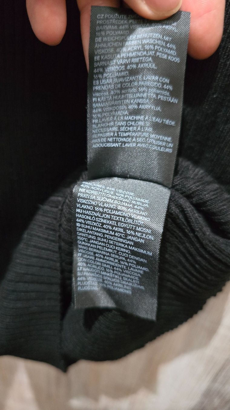 H&M Maglioni & Felpe: 🎉 Off-Shoulder Rippstrick Pullover - XS - Schwarz – Usato da Thalwil venduto da VitaMini 3
