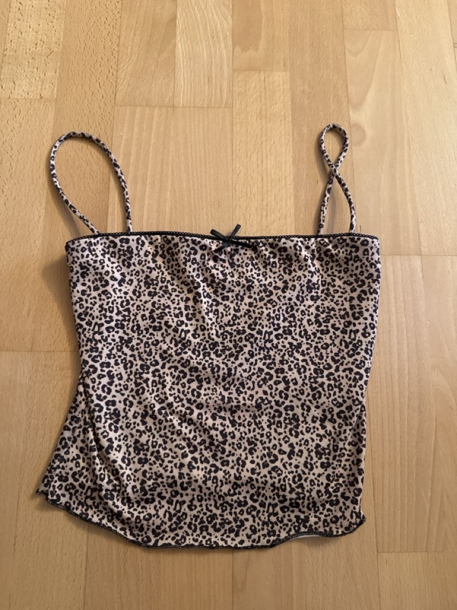 Bershka Blusen, T-Shirts & Tops: Bershka Top – Neu (gemäss Beschreibung) aus Uzwil von ale_27xy