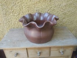 Grosser Blumentopf gefächert braun glasiert